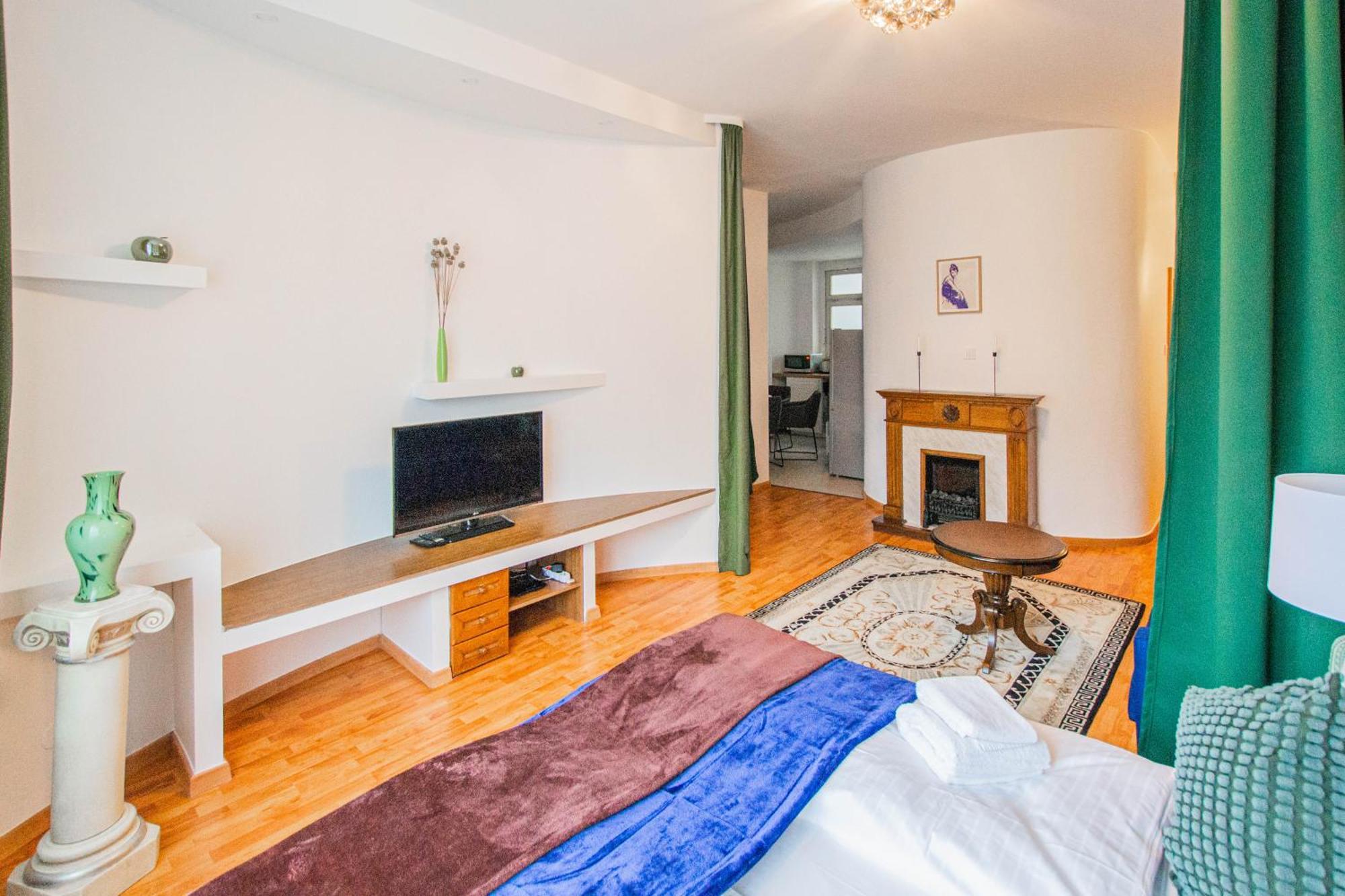 Main Prague Square Apartments Sauna And Fireplace Экстерьер фото