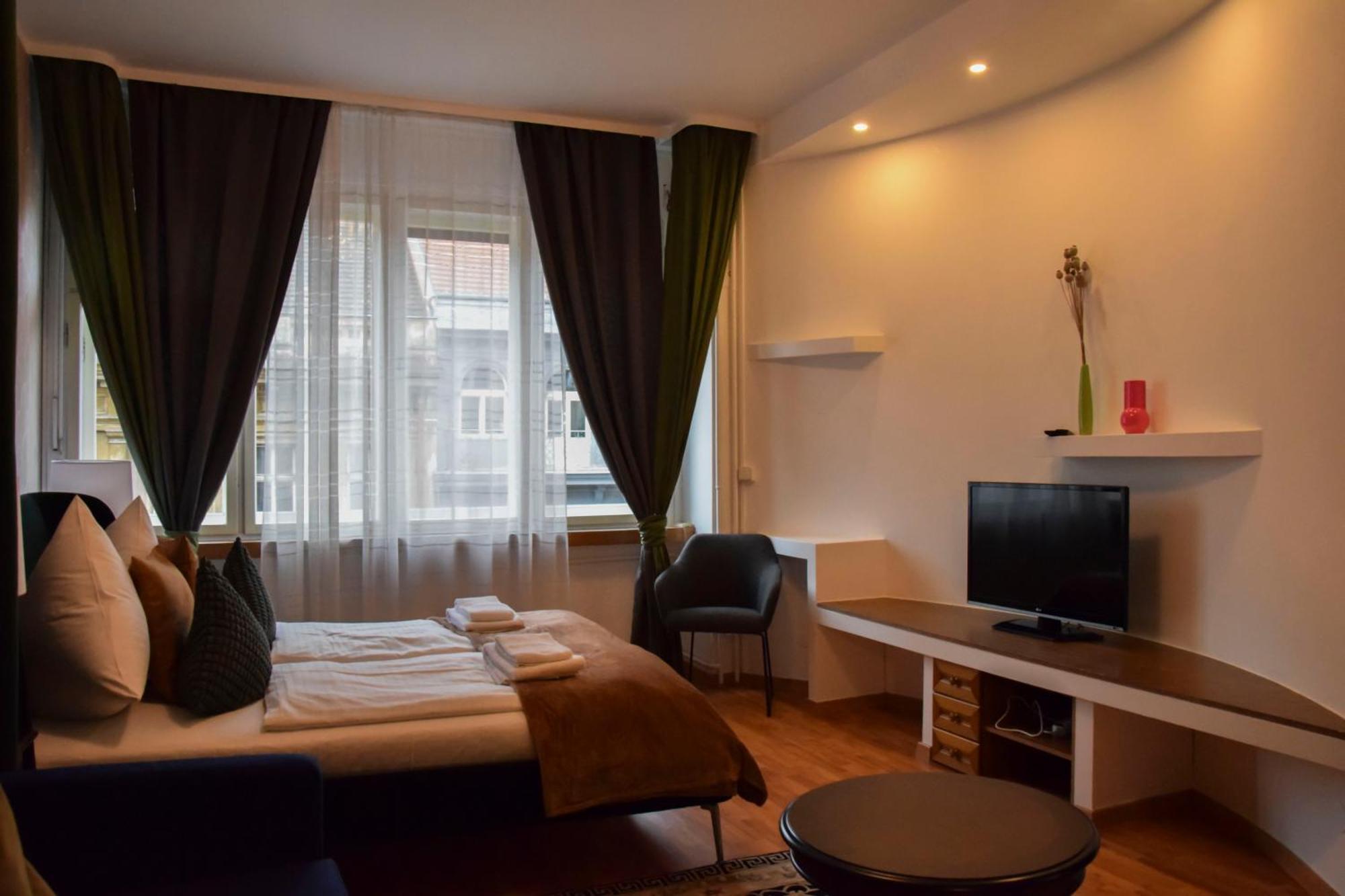 Main Prague Square Apartments Sauna And Fireplace Экстерьер фото