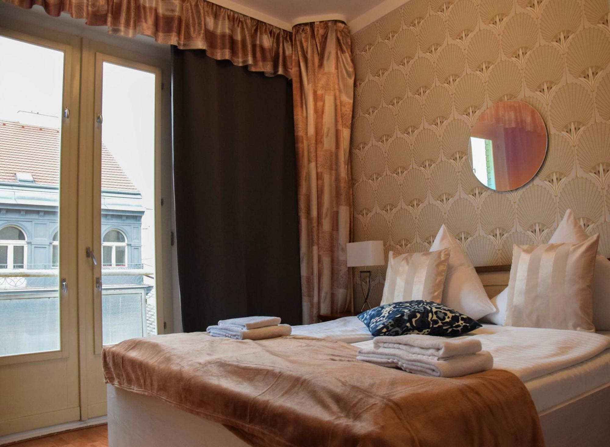 Main Prague Square Apartments Sauna And Fireplace Экстерьер фото